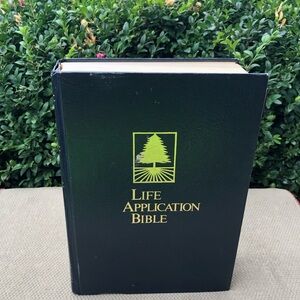 Life Application Bible Black with Green Logo  by Tyndale 1993